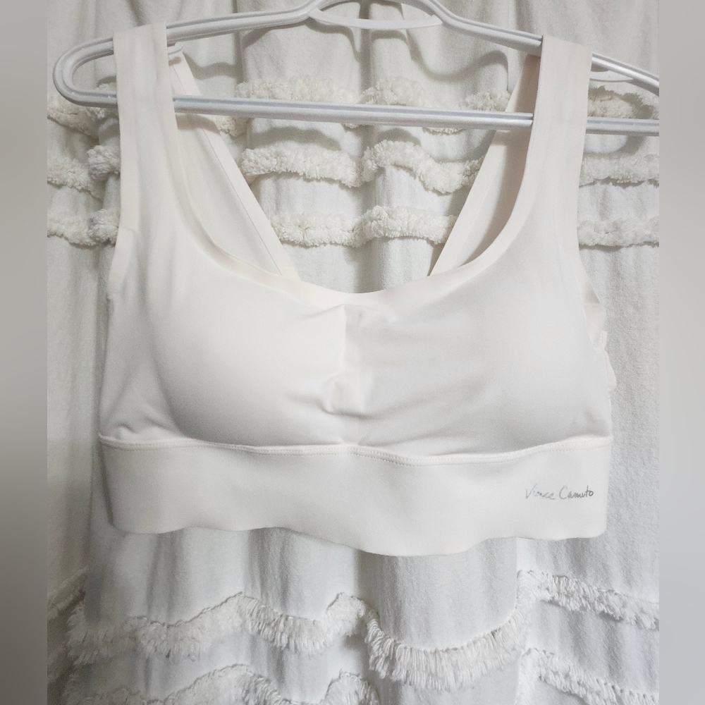 Vince Camuto Women's Soft Pink Bra. Size Large.. NWOT